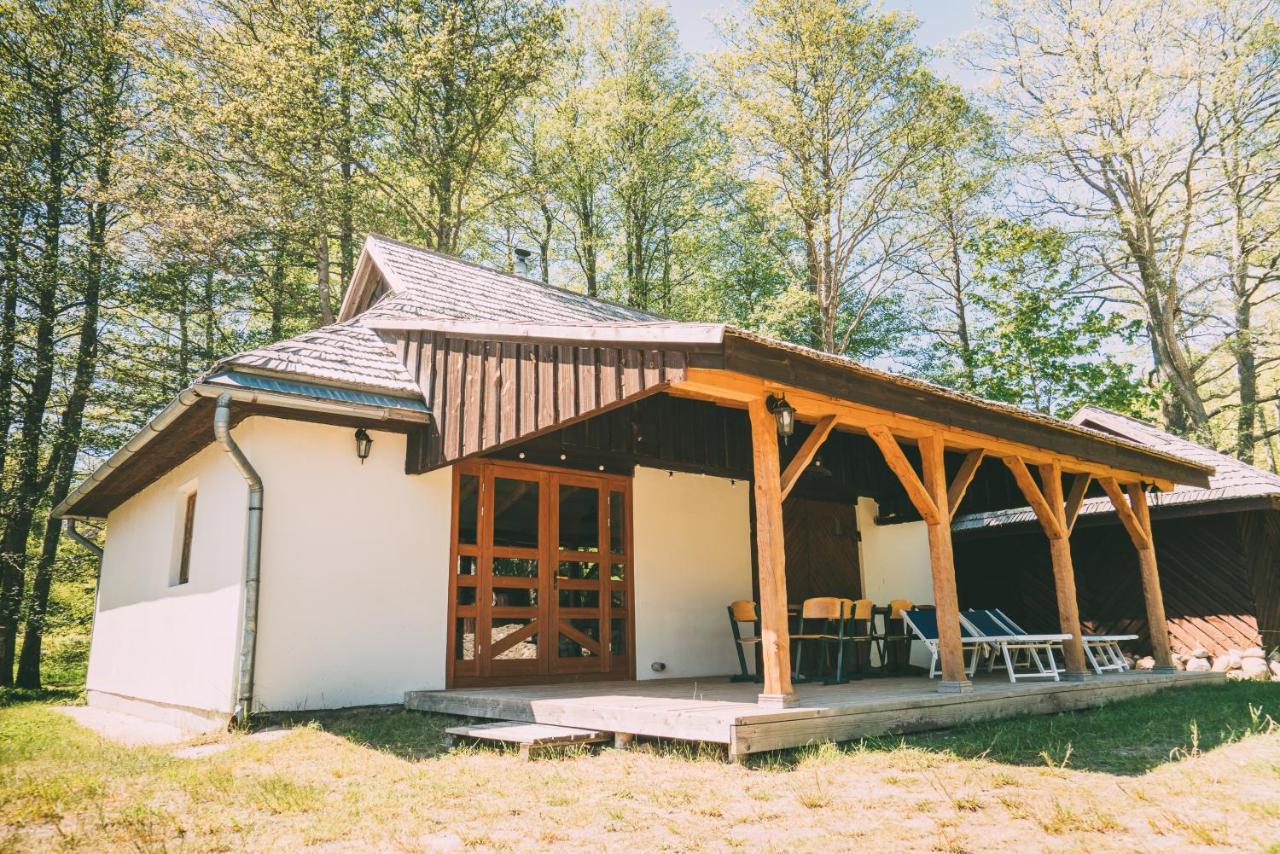 Viesu Nams Melnsils Hotel Bagian luar foto