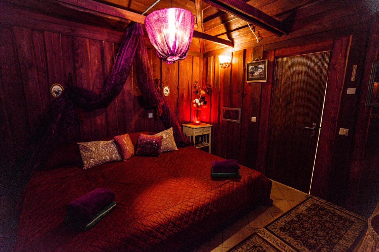 Viesu Nams Melnsils Hotel Bagian luar foto
